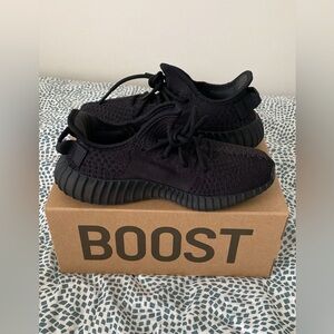 Brand New🔥All black Yeezy Boost 350 V2
